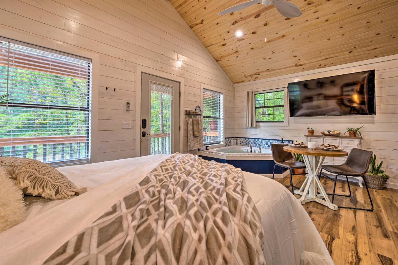 Romantic Broken Bow Cabin With Jacuzzi And Fire Pit! Eksteriør bilde