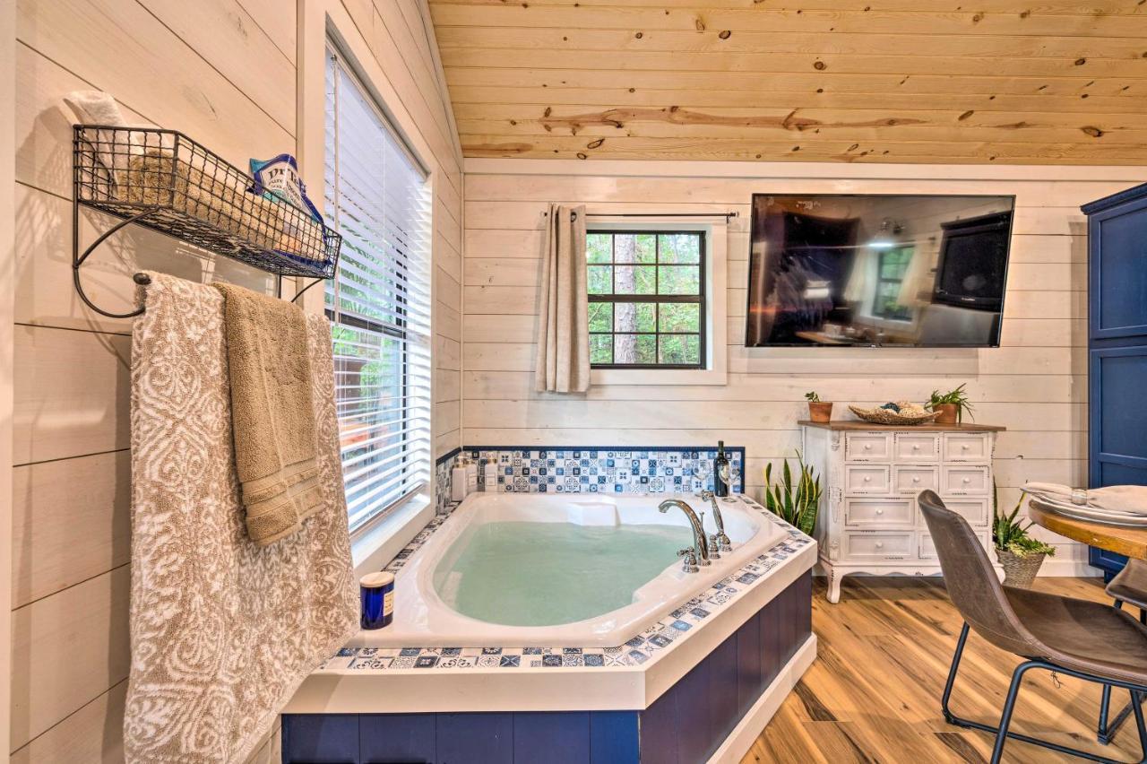 Romantic Broken Bow Cabin With Jacuzzi And Fire Pit! Eksteriør bilde