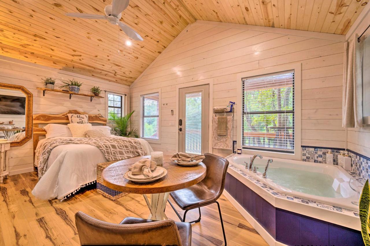 Romantic Broken Bow Cabin With Jacuzzi And Fire Pit! Eksteriør bilde