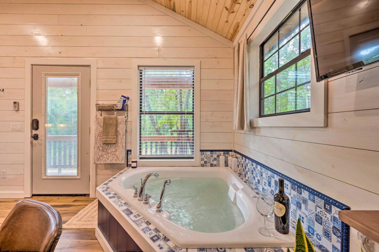 Romantic Broken Bow Cabin With Jacuzzi And Fire Pit! Eksteriør bilde